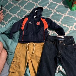 Dos Pantalones Y Un Abrigo Size 2