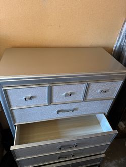 4 piece Elegant Bedroom Set