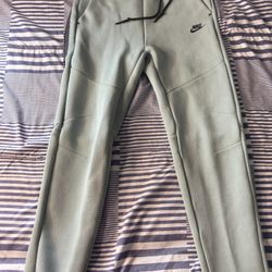 Nike Tech, Burberry, Gallery Dept,  Essentials, Polo Clothing GREAT PRICES!!!