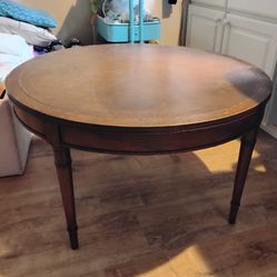 Round coffee table