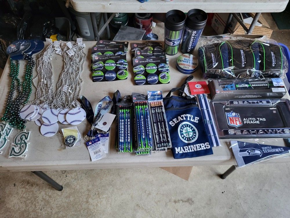 Seattle Seahawks And Mariners Collectables, Necklaces, Buttons, Pencils, Bags, License Plate Cover, Truck, Golf Club Covers,cups, Lanyards