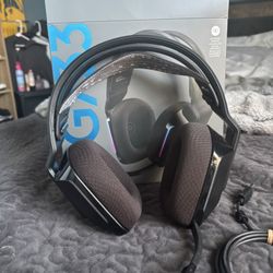 Logitec G733 Gaming Headset Brand New 