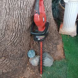 HEDGE TRIMMER