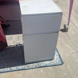 Kenmore Mini Fridge 