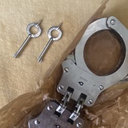 Peerless Model 801 hinged handcuffs. Peerless Handcuff Company has been manufacturing restraints since 1914. Helpful information includes:  Type: Hing