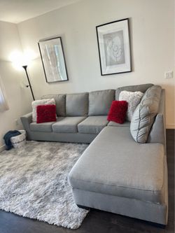 Excellent condition gray sectional couch !!