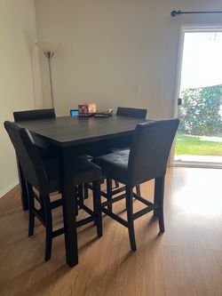 Counter Height table and 4 chairs