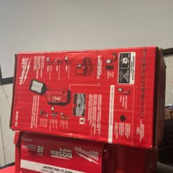 Milwaukee M 12 Rover Pack Out Compatible Floodlight