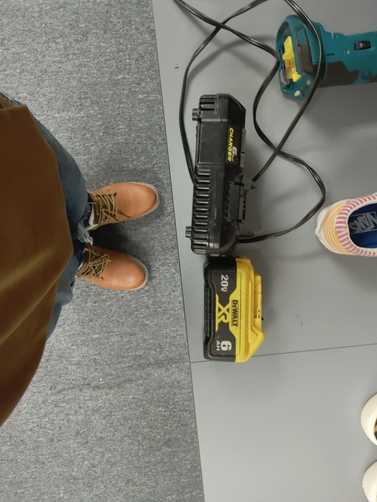 DeWalt Battery And Charger 20v XR 6H