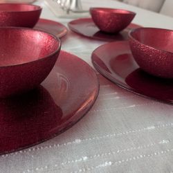 8  Piece Dinnerware Set.