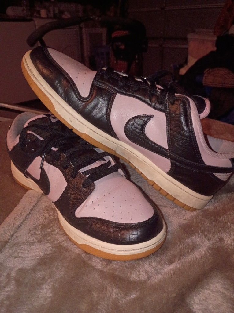 The Nike Dunk Low 'Black Platinum Violet Croc' (Mens Size 11) *Pre-Owned*