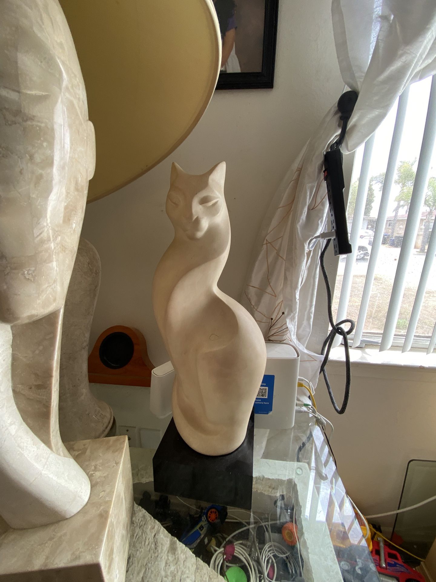 cat statue