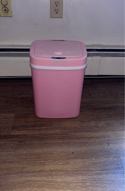 NEW TRASH CAN (BATTERIES NOT INCLUDED