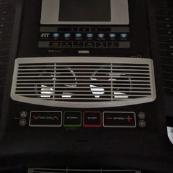 Nordic Track Elite 5700 Treadmill 