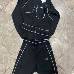 Alo Yoga Black Gym Set (Size Medium)