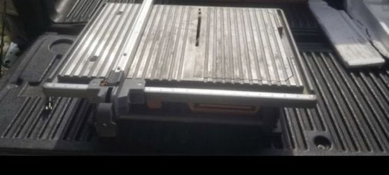 Ridgid 7 inch table top wet tile saw