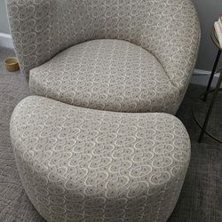 Small Swivel Chair With Ottoman