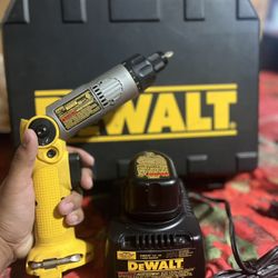 DeiWalt 18V Cordless Drill w/ Battery, Charger & Case – Works *Shoot Me A Offer*