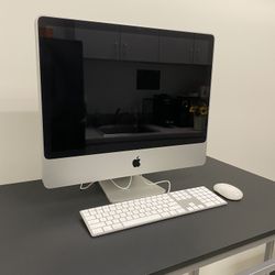 Apple Computer With Keyboard & Mouse