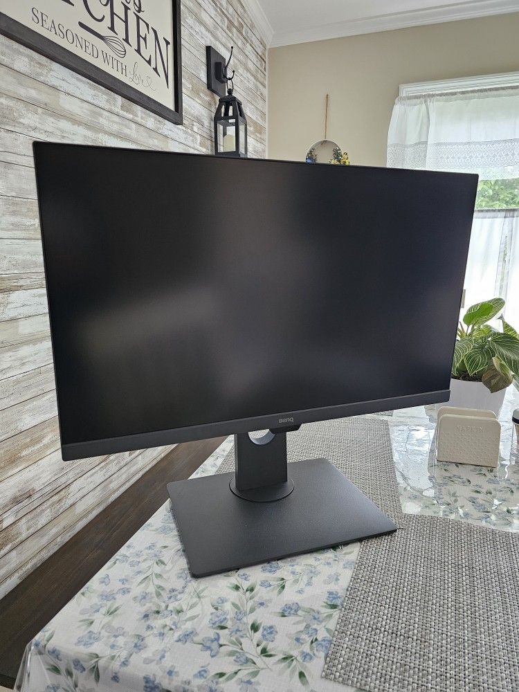 BenQ 2700U Designer Monitor