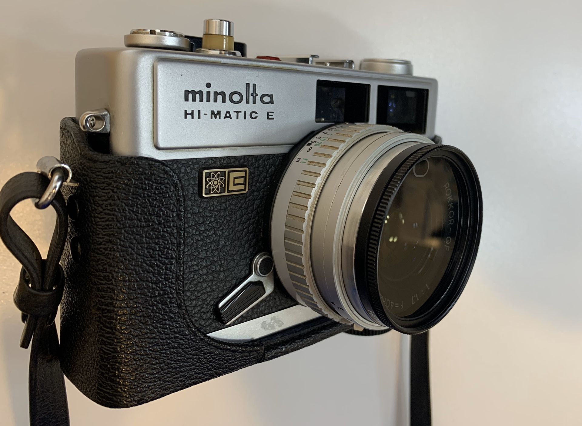 Vintage Minolta Hi-Matic E 40mm f/1.7 Rangefinder Film Camera & Leather Case.