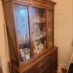 China Cabinet With All Idems $350.00