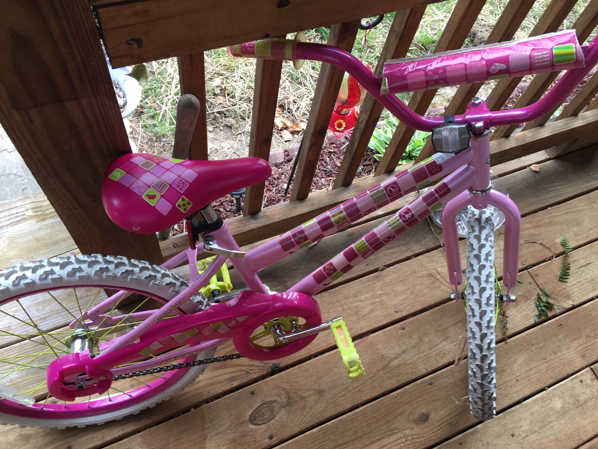 Girl pink bike