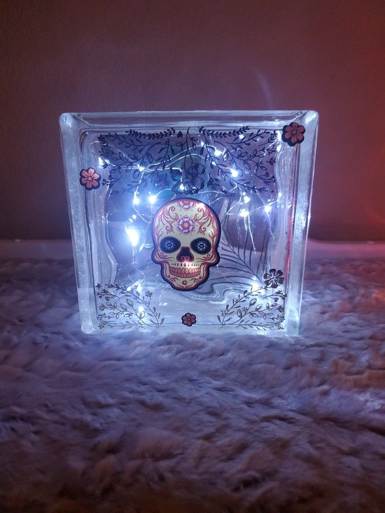 Dia De Los Muertos  Sugar Skull Light Lamp