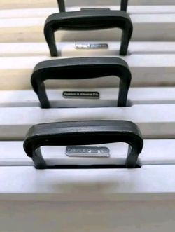 Folding table