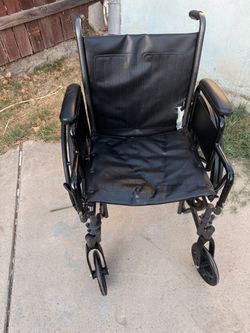 Folding Wheelchair with Footrests