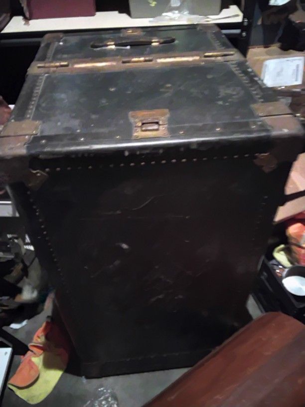 Steamer TRUNK