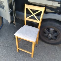 Price is for all 4.
 
Bar stool high chair. solid wood frame maple wood light yellow color. 
Fabric upholstery 