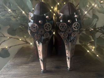 HADES Size 9 Like New High Heels 