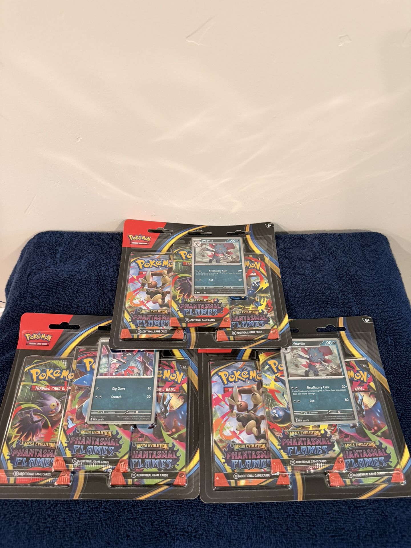 Pokémon Phantasmal Flames 3 Pack Blister (Sneasel & Weavile) X3