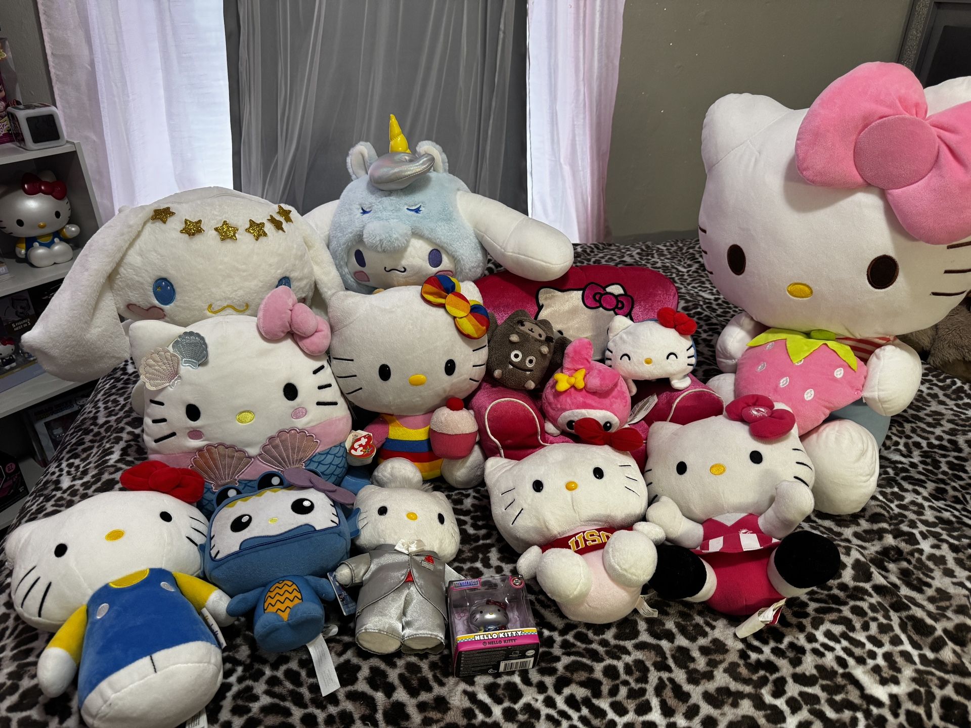 Hello Kitty Lot