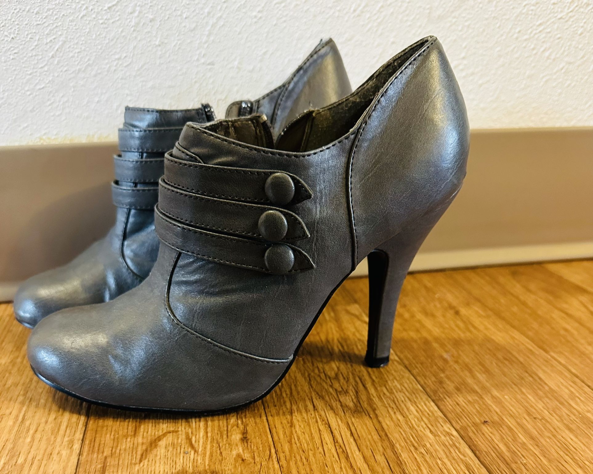 Women’s Grey Boots 