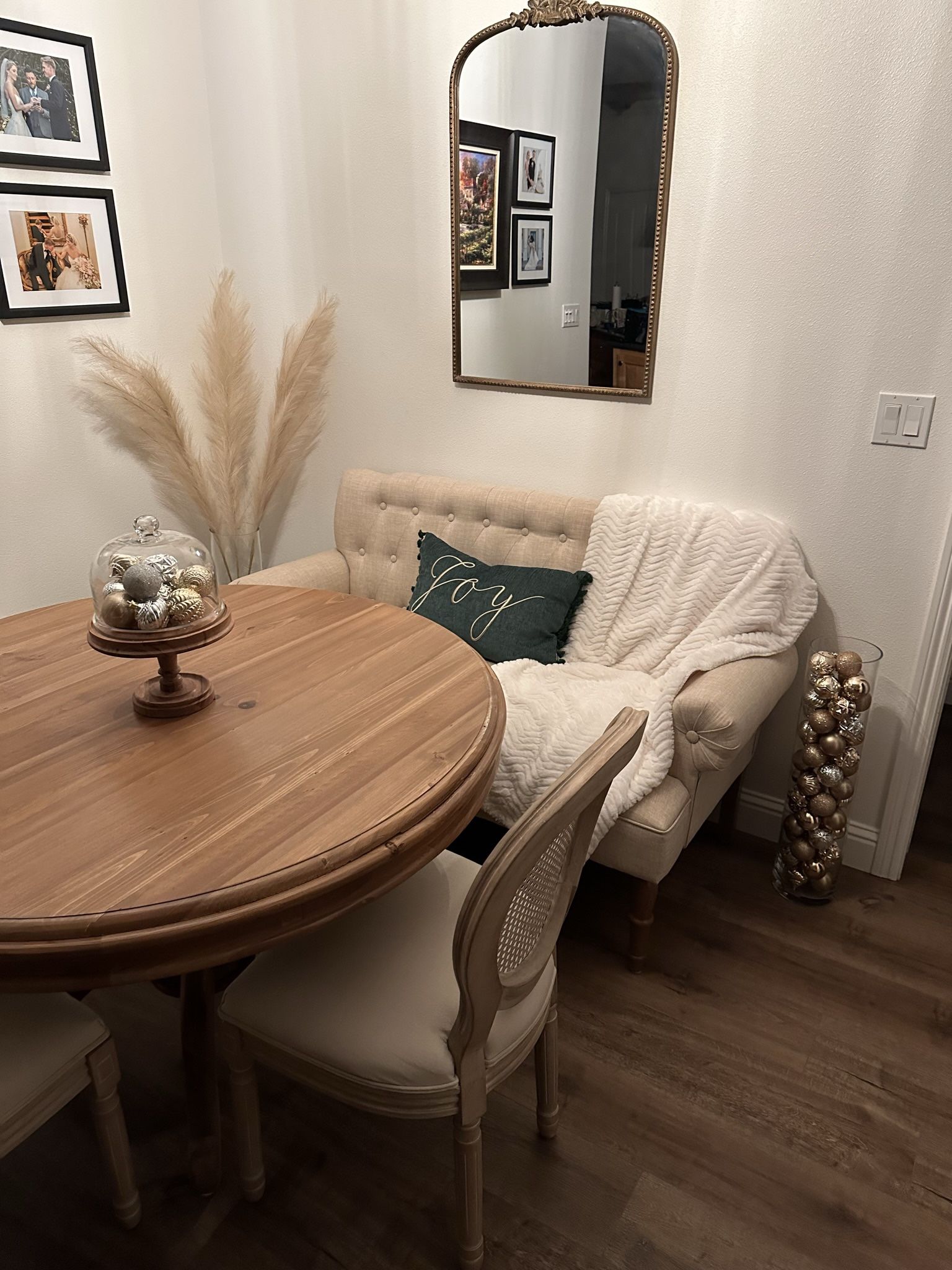 Round Dining Table 