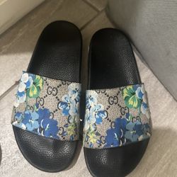 Women’s Shoes 