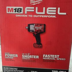 Milwaukee

M18 FUEL 18V Lithium-Ion Brushless Cordless 1/2 in. Impact Wrench with Friction Ring (Tool-Only)

