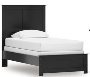 Signature Design by Ashley Maribel Twin Panel Bed