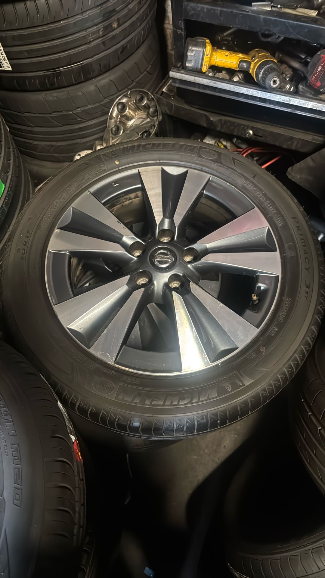 Nissan 17 Rim Machine, Black 5/114