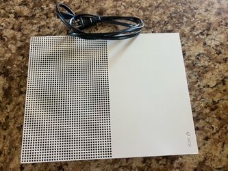 XBOX  One S with 4 games