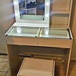 Vanity with Lights, Mirror & Storage Stool – Like New