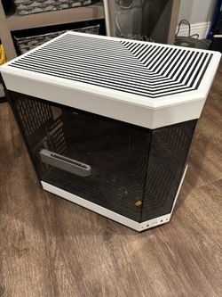 Hyte PC Case