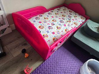 Toddler bed
