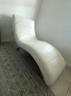 2 beautiful leather chairs scandesign