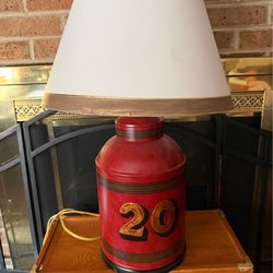 #20 GORGEOUS TABLE LAMP