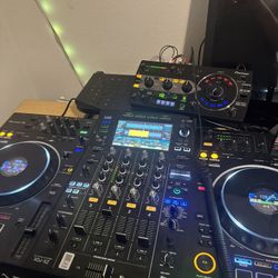 Pioneer  XDJ-XZ And Rmx 1000