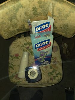 Dispenser and bath cups