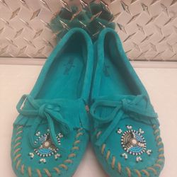 Minnetonka Moccasins Hand Beaded Women's Size 7.5